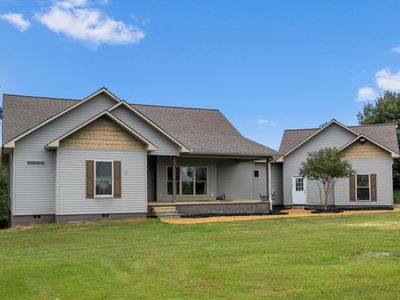 882 Melville Rd