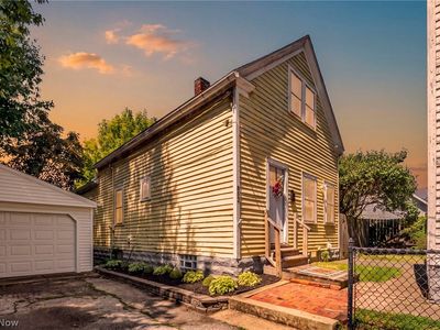 852 Starkweather Ave