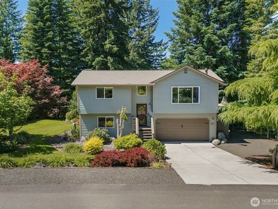 141 NE Mahonia Drive