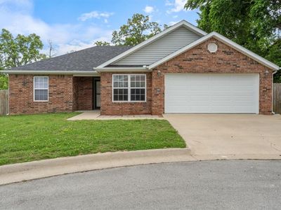 595 Pleasant Tree Pl