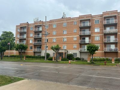 4534 N Cumberland Ave Unit 401
