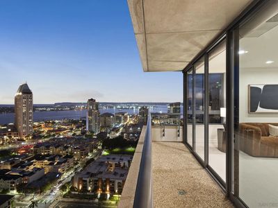 700 Front St #2204-2205