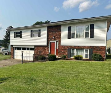6128 Fairview Dr