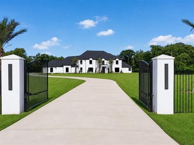 8243 Thompson Lake Dr