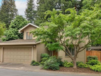 2084 University Park Dr