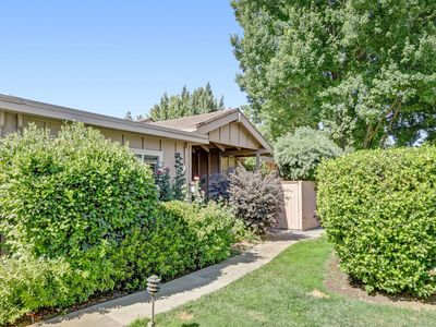 817 Commons Dr
