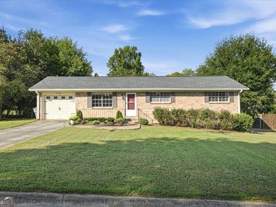 950 Meadowbrook Ln NW