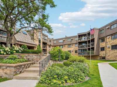999 41st Ave NE APT 302