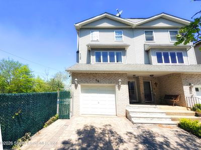 43 Monterey Ave