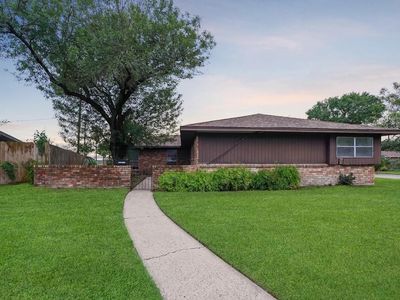 6302 Sioux Dr
