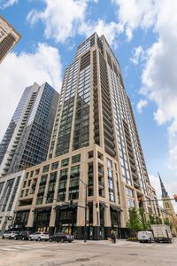 9 W Walton St APT 3800