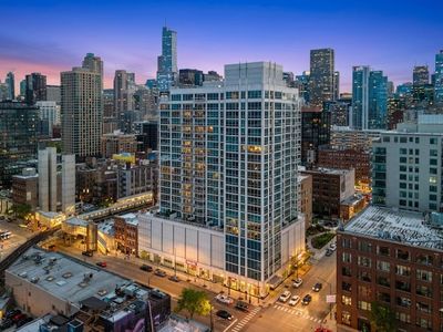 757 N Orleans St #605