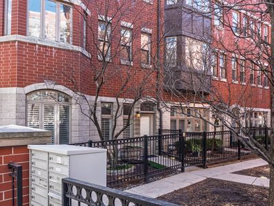 1830 S Calumet Ave #7G