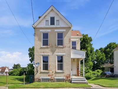 1616 Brewster Ave