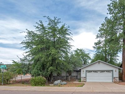 930 W Country Ln