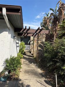 8 Canterbury Dr