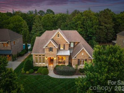 221 Glenmoor Dr