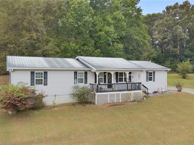 106 Webb Dr NE