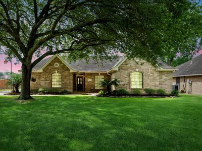 302 River Oaks Dr