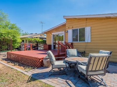 1223 E Minnezona Ave