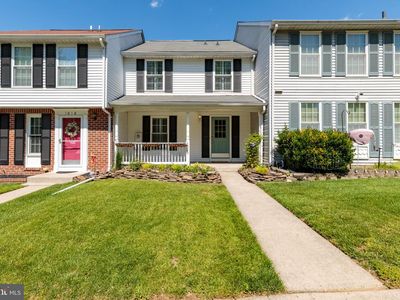1820 Queen Anne Sq