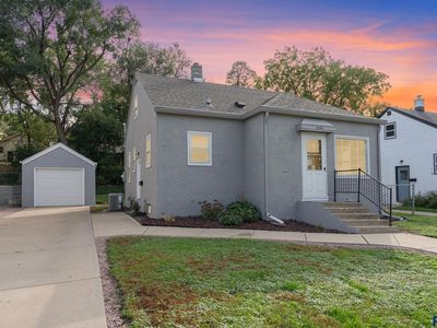 1305 W Sioux St