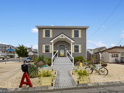 4 Weaver Dr