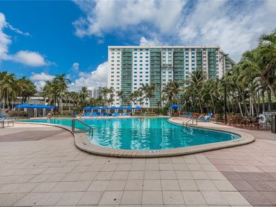 19370 Collins Ave APT 307