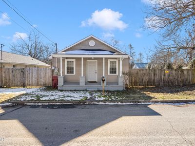 1729 Mary St