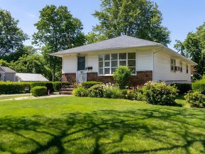 Property at 1544 N Thompson Dr, Bay Shore, NY