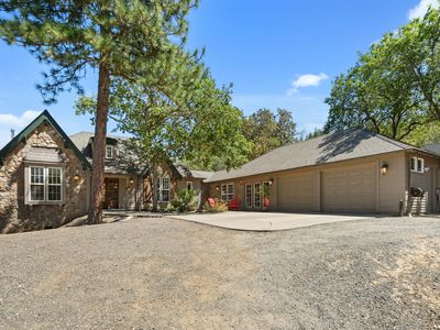225 Andesite Dr