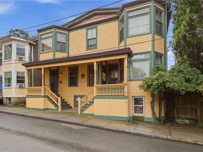 15-17 Dennison St