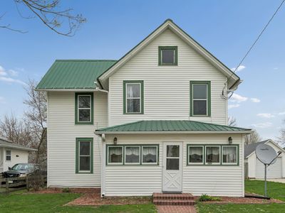 Property at 107 W Elm St, Strawberry Point, IA