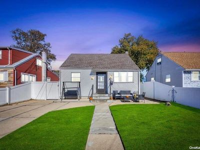 30 W Clearwater Road