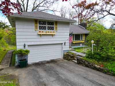10 Woodland Drive