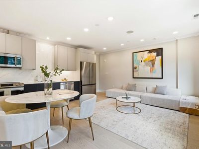 2305 Nicholson SE #202