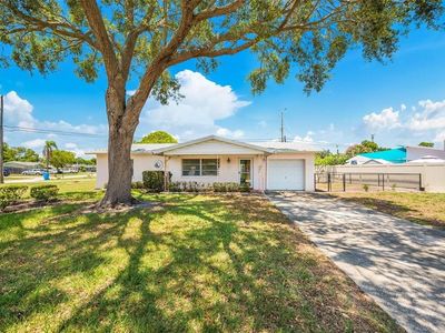 Property at 10833 111th Pl N, Seminole, FL