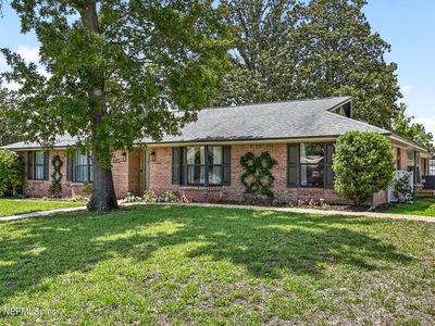 685 TROPICAL Parkway