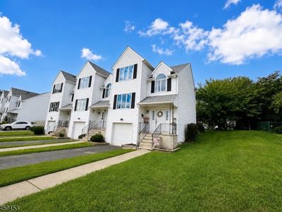 271 W High St