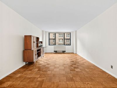 130 E 18th St APT 7M