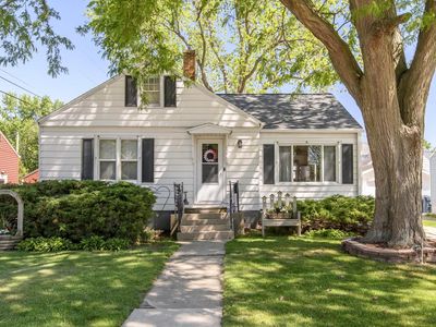279 E Arndt STREET