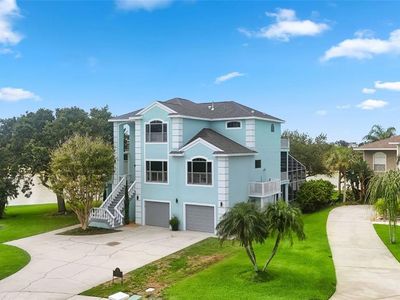 2106 PELICAN COURT