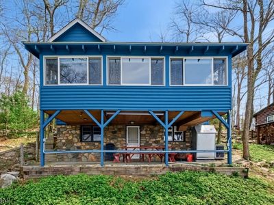 1193 Lakeside Dr E