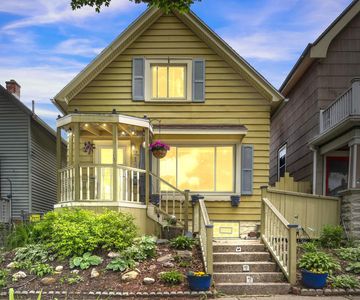 2132 South Woodward STREET