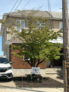 81 E Macon Ave