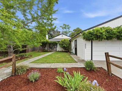 884 Cordilleras Ave