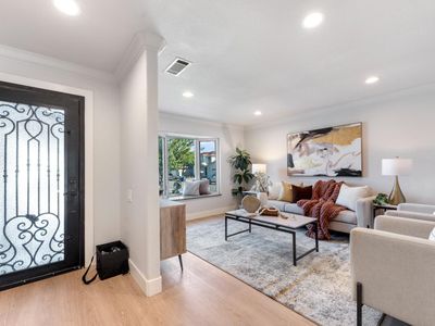 320 Manzanita Ct