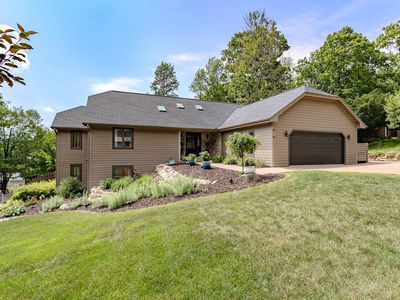 3942 HILLSIDE LANE
