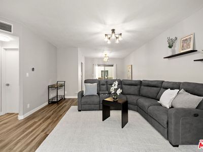 6540 Hayvenhurst Ave Unit 3