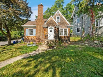 2355 Commonwealth Ave